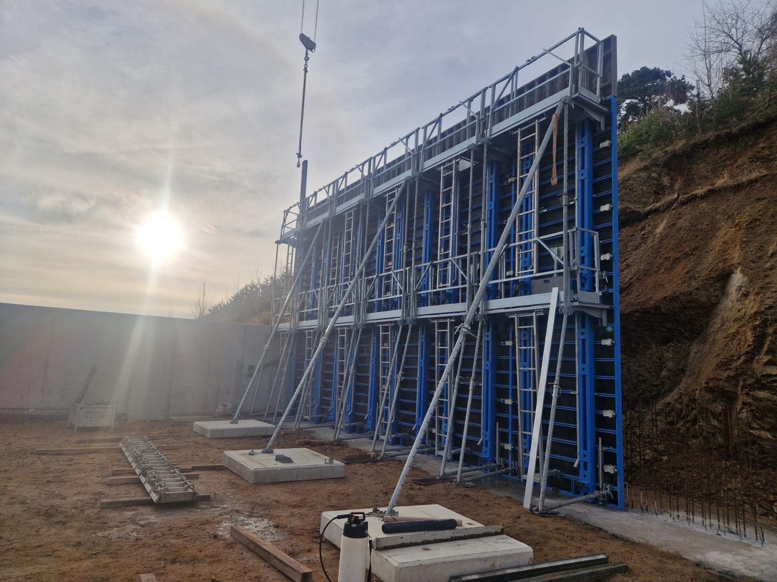 Banches JeanFour sur chantier — voile béton en cours de coffrage